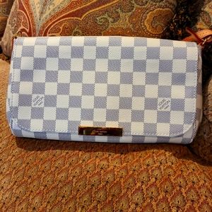 **AUTHENTIC** Louis Vuitton Crossbody